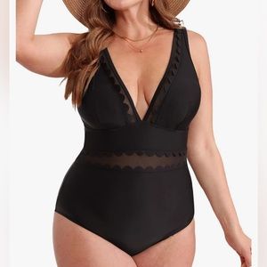 NWT CUPSHE Black V-Neck Scalloped One Piece Swimsuit